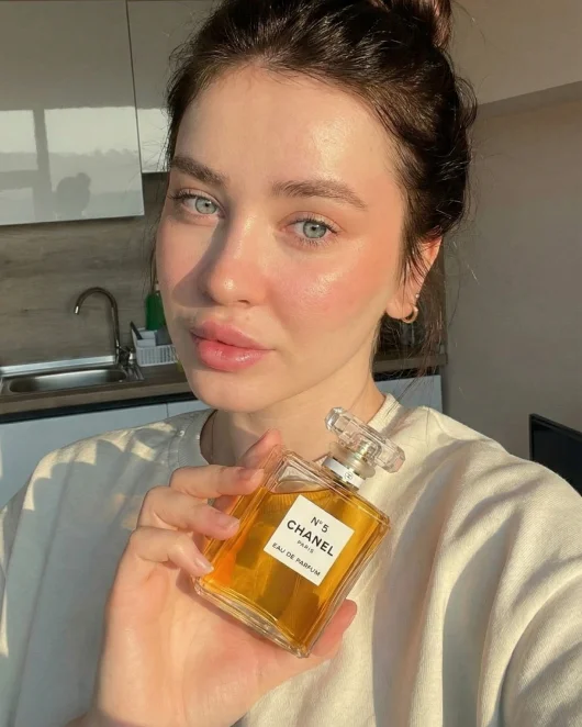 AI Actor Holding Product